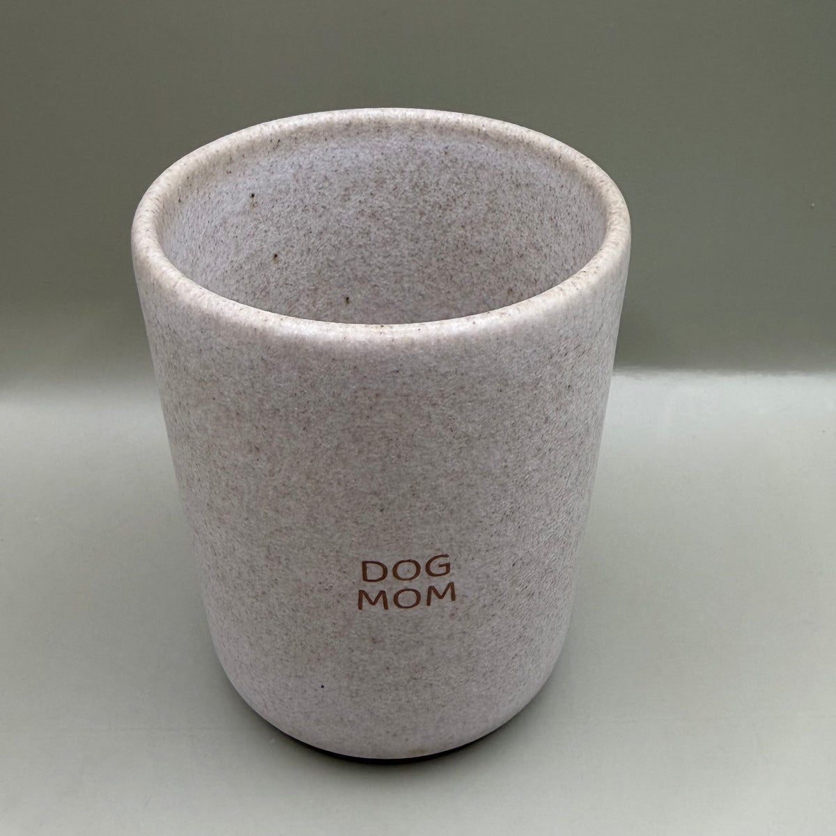 Egg Back Home Dune Dog Mom – Beige Steengoed Mok – 280 ml