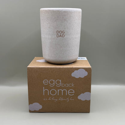Egg Back Home Dune Dog Dad – Beige Steengoed Mok – 280 ml