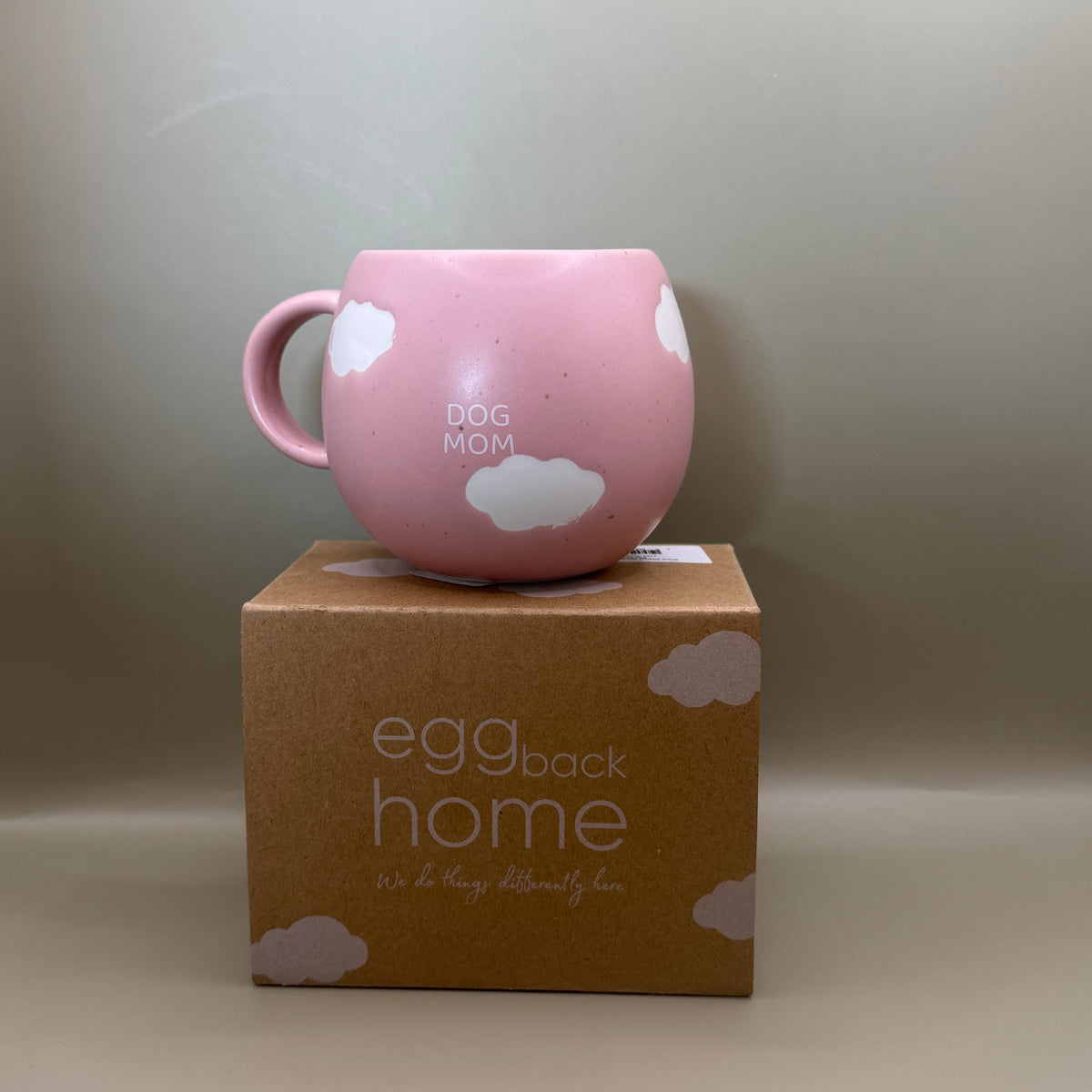 Egg Back Home Dog Mom – Roze Mok met Wolken – 250 ml
