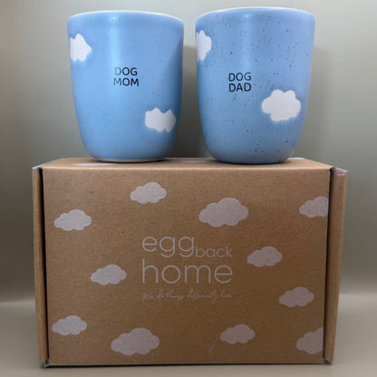 Egg Back Home Dog Mom &amp; Dog Dad – Blauwe Bekerset met Wolken – 2 × 220 ml