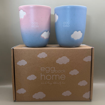 Egg Back Home Dog Mom &amp; Dog Dad – Roze-Blauwe Bekerset met Wolken – 2 × 220 ml